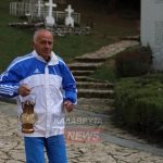 Καλάβρυτα: Ο Γιάννης Κούρος μετέφερε το φως των καντηλιών