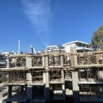 Νέος Οικοδομικός Κανονισμός: Καίει πολίτες και εργολάβους – Οι παρατηρήσεις για τα ρετιρέ, ο Σπιτόγατος και το δημαρχείο στον Αλιμο