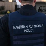 Είχα σκεφτεί να αυτοκτονήσουμε με τα κορίτσια, λέει σε συγγενείς της η γυναίκα του αστυνομικού της Βουλής που τους κακοποιούσε