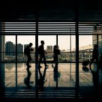 Πάνω από 2,5 δισ. ευρώ ξοδεύουν φέτος οι Ελληνες για ταξίδια στο εξωτερικό (πίνακας)