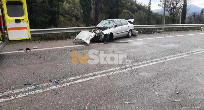 Τροχαίο Δυστύχημα με έναν νεκρό έπειτα από μετωπική ΙΧ με φορτηγό - ΦΩΤΟ