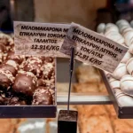 Σε ποιες τιμές κυμαίνονται φέτος τα μελομακάρονα και οι κουραμπιέδες