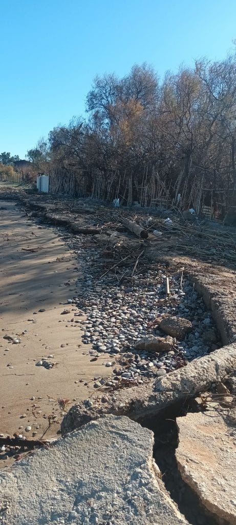 ΑΠΑΙΤΟΥΝΤΑΙ ΕΡΓΑ ΓΙΑ ΤΗΝ ΔΙΑΒΡΩΣΗ ΣΕ ΟΛΗ ΤΗΝ ΑΧΑΪΑ Χάνεται και η παραλία της Λακκόπετρας! ΦΩΤΟ