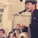 Ποιος είναι ο πασίγνωστος Πατρινός στην καρναβαλική φωτογραφία (έτος 2002)