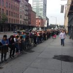 Line sitters: Αυτό είναι το νέο… επάγγελμα που κάνει θραύση