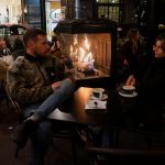 Βαρκελώνη: Στο κρύο οι τουρίστες, απαγορεύτηκαν οι εξωτερικές σόμπες