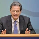 Ο Σκυλακάκης στη Σαουδική Αραβία για δουλειές
