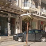 Πάτρα: Πάρκινγκ... ο πεζόδρομος της Μαιζώνος - ΦΩΤΟ
