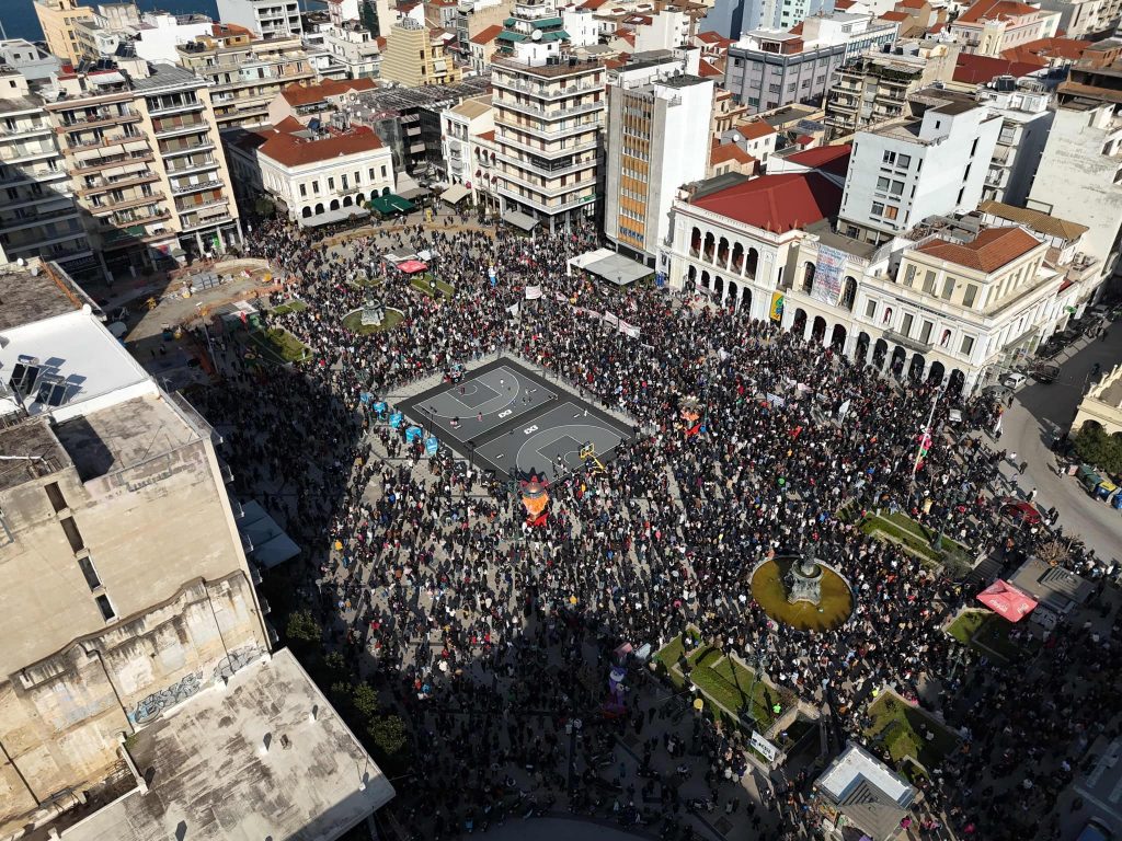 ΔΕΙΤΕ ΦΩΤΟ: Η συγκέντρωση της Πάτρας για τα Τέμπη από ψηλά