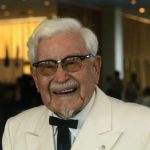 Ο συνταγματάρχης των KFC που ξεκίνησε την αυτοκρατορία των fast food στα 62 του χρόνια