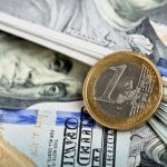 Αναπόφευκτη η πορεία του δολαρίου στο 1:1 με το ευρώ – Τα νέα προγνωστικά των αναλυτών