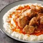 Μοσχαράκι κοκκινιστό στην κατσαρόλα: η κλασική εκδοχή και οι παραλλαγές των σεφ