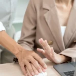 Έρχονται μέτρα με πολυνομοσχέδιο Φλωρίδη: 3 χρόνια φυλακή για σεξουαλική παρενόχληση στη δουλειά