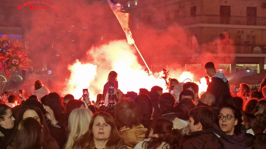 ΔΕΙΤΕ ΔΕΚΑΔΕΣ ΦΩΤΟ ΚΑΙ ΒΙΝΤΕΟ: Κέρδισε τις εντυπώσεις η τελετή έναρξης του Πατρινού Καρναβαλιού