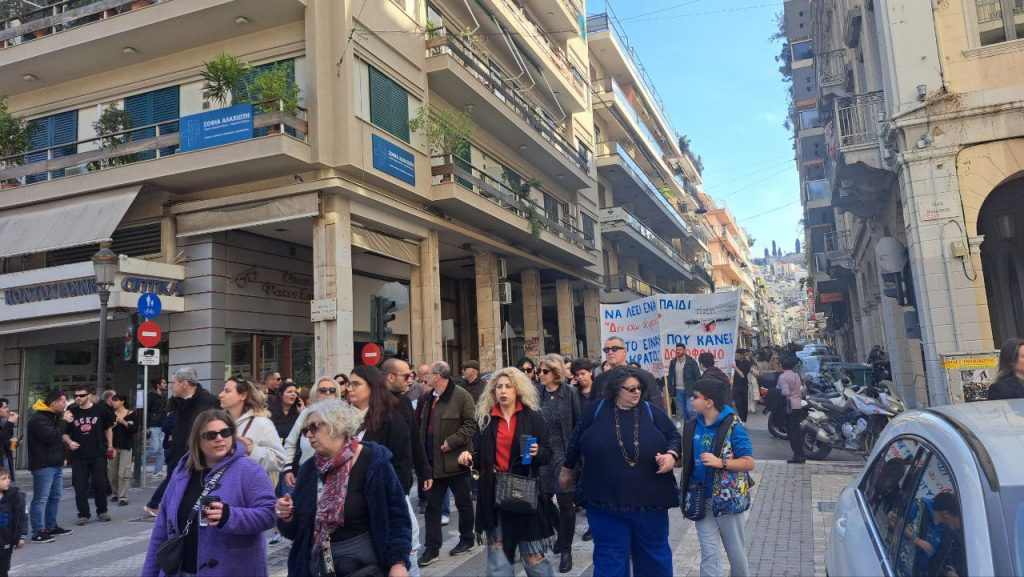 ΠΑΤΡΑ: Η μεγαλύτερη πορεία των τελευταίων δεκαετιών! Πάνω από 15.000 για τα Τέμπη - ΦΩΤΟ ΚΑΙ ΒΙΝΤΕΟ