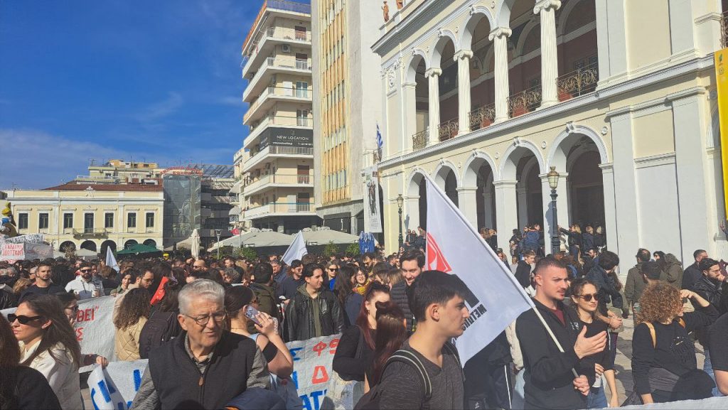 ΠΑΤΡΑ: Η μεγαλύτερη πορεία των τελευταίων δεκαετιών! Πάνω από 15.000 για τα Τέμπη - ΦΩΤΟ ΚΑΙ ΒΙΝΤΕΟ