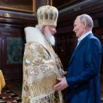 Η Δύση προσπαθεί να πνίξει τη Ρωσία, είπε ο πατριάρχης Κύριλλος γιορτάζοντας τα Χριστούγεννα με τον Πούτιν