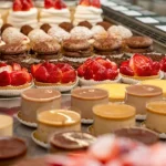 Από μικρά μαγαζιά, μεγάλες αλυσίδες – Τα ζαχαροπλαστεία που κάνουν τζίρους άνω των 10 εκατ. ευρώ