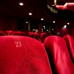 Γαλάτσι: «Μου έτυχε μία έκτακτη σωματική ανάγκη» – Τι λέει ο πατέρας που καταγγέλθηκε ότι άφησε την κόρη του σε άγνωστη γυναίκα στο θέατρο για να πάει για μπύρες