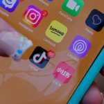 Στο στόχαστρο το TikTok και Instagram: Κατηγορίες για προώθηση περιεχομένου αυτοκαταστροφής σε εφήβους