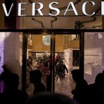 Luxury: Σκέψεις της Prada για εξαγορά της Versace
