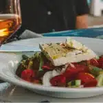 Τη χωριάτικη σαλάτα λατρεύουν οι τουρίστες στην Ελλάδα! Τι προτιμούν σε άλλες χώρες