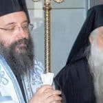 ΠΑΤΡΑ: Ο Μητροπολίτης Χρυσόστομος βραβεύει τον Αμβρόσιο