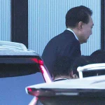 Συνελήφθη ο παυθέντας πρόεδρος της Νότιας Κορέας - Ο Γιουν μεταφέρθηκε για ανάκριση στην εισαγγελία