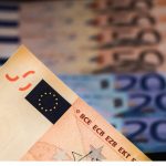 Επιδόματα: Από την άνοιξη οι αυξήσεις και οι κόφτες