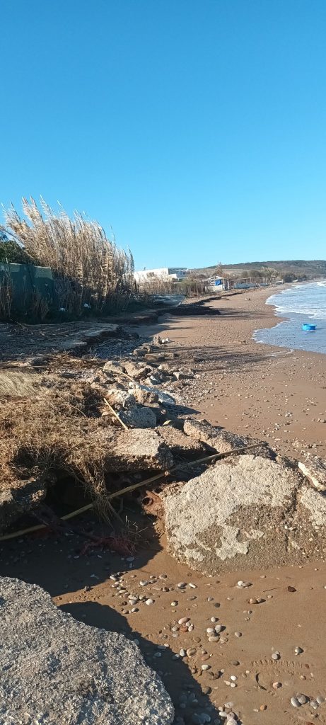 ΑΠΑΙΤΟΥΝΤΑΙ ΕΡΓΑ ΓΙΑ ΤΗΝ ΔΙΑΒΡΩΣΗ ΣΕ ΟΛΗ ΤΗΝ ΑΧΑΪΑ Χάνεται και η παραλία της Λακκόπετρας! ΦΩΤΟ