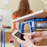 Περισσότερες από 20.000 αποβολές για χρήση κινητών στα σχολεία - Η πρώτη στην Πάτρα