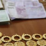 Θύμα πέταξε χρυσές λίρες και χρυσαφικά από το μπαλκόνι