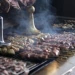 Τσικνοπέμπτη: Οδηγίες της ΕΕΚΕ για ασφαλές ψήσιμο στη ψησταριά