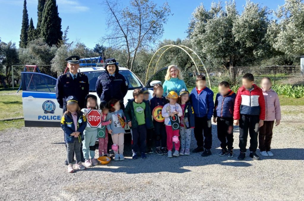 ΦΩΤΟ: Ενημερωτική δράση για την Οδική Ασφάλεια σε Νηπιαγωγείο και σε Δημοτικό Σχολείο του Μεσολογγίου