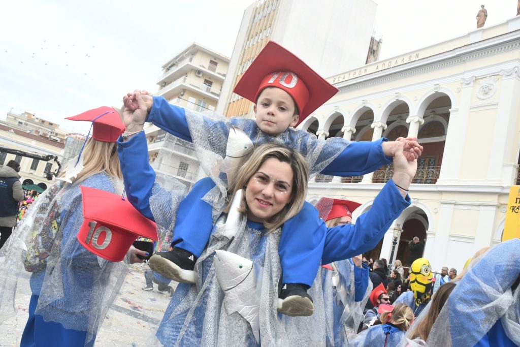 ΠΑΤΡΙΝΟ ΚΑΡΝΑΒΑΛΙ: Δείτε δεκάδες νέες φωτογραφίες από την παρέλαση των μικρών