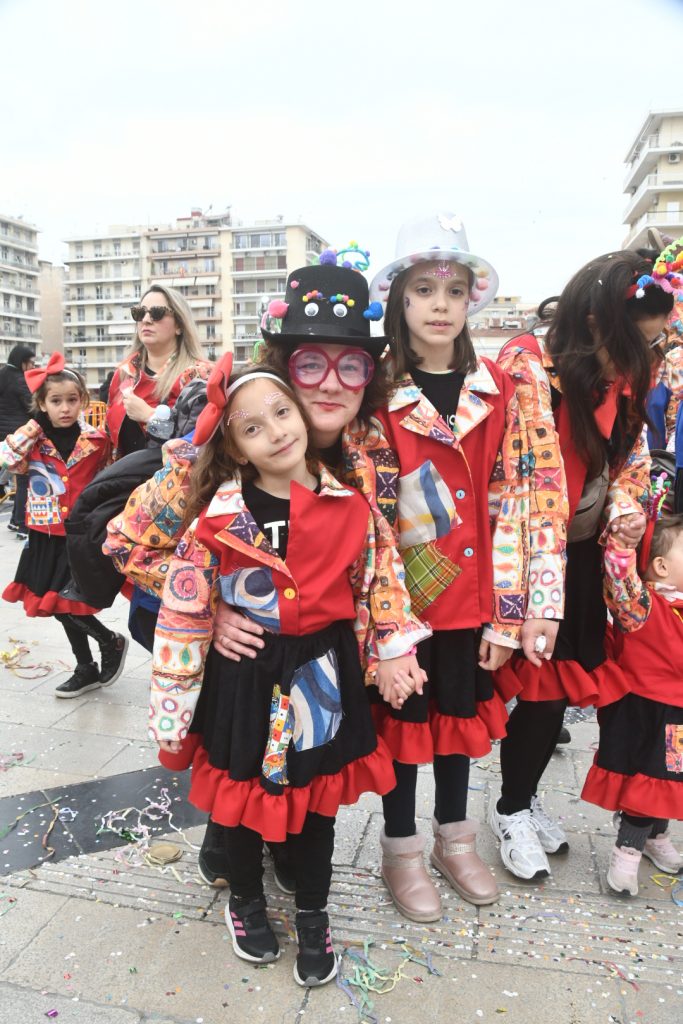 ΠΑΤΡΙΝΟ ΚΑΡΝΑΒΑΛΙ: Δείτε δεκάδες νέες φωτογραφίες από την παρέλαση των μικρών