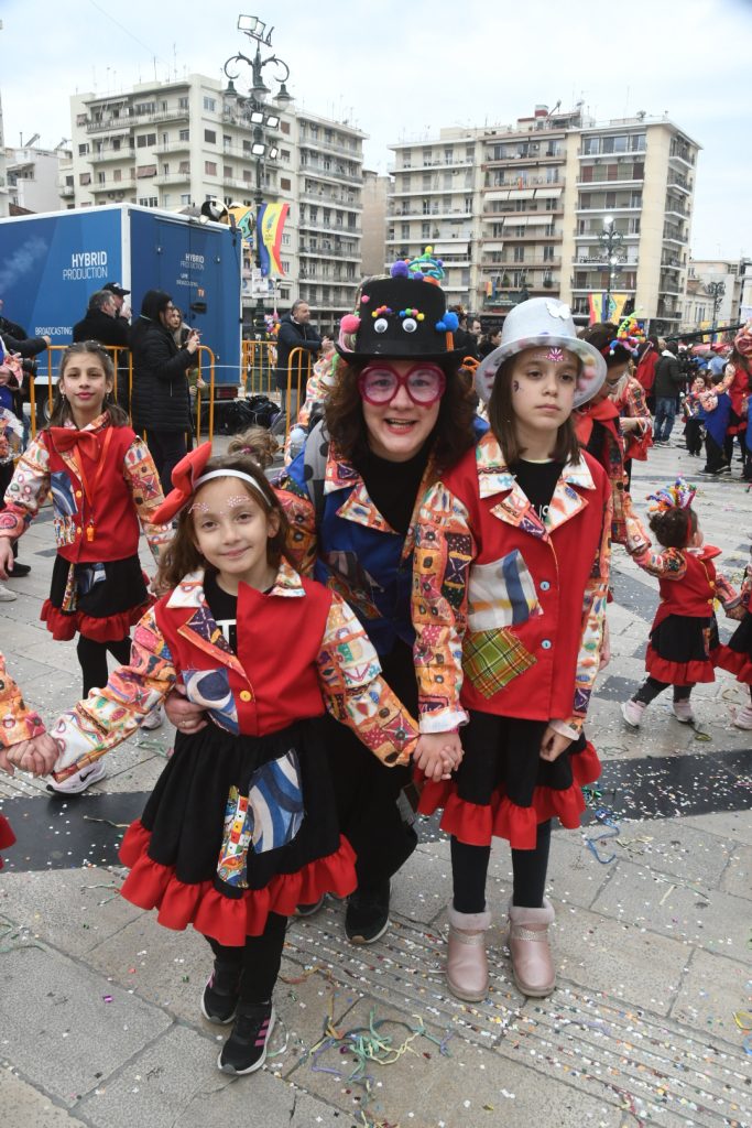 ΠΑΤΡΙΝΟ ΚΑΡΝΑΒΑΛΙ: Δείτε δεκάδες νέες φωτογραφίες από την παρέλαση των μικρών