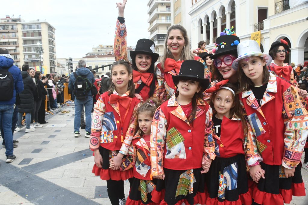 ΠΑΤΡΙΝΟ ΚΑΡΝΑΒΑΛΙ: Δείτε δεκάδες νέες φωτογραφίες από την παρέλαση των μικρών