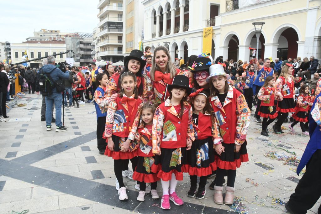 ΠΑΤΡΙΝΟ ΚΑΡΝΑΒΑΛΙ: Δείτε δεκάδες νέες φωτογραφίες από την παρέλαση των μικρών