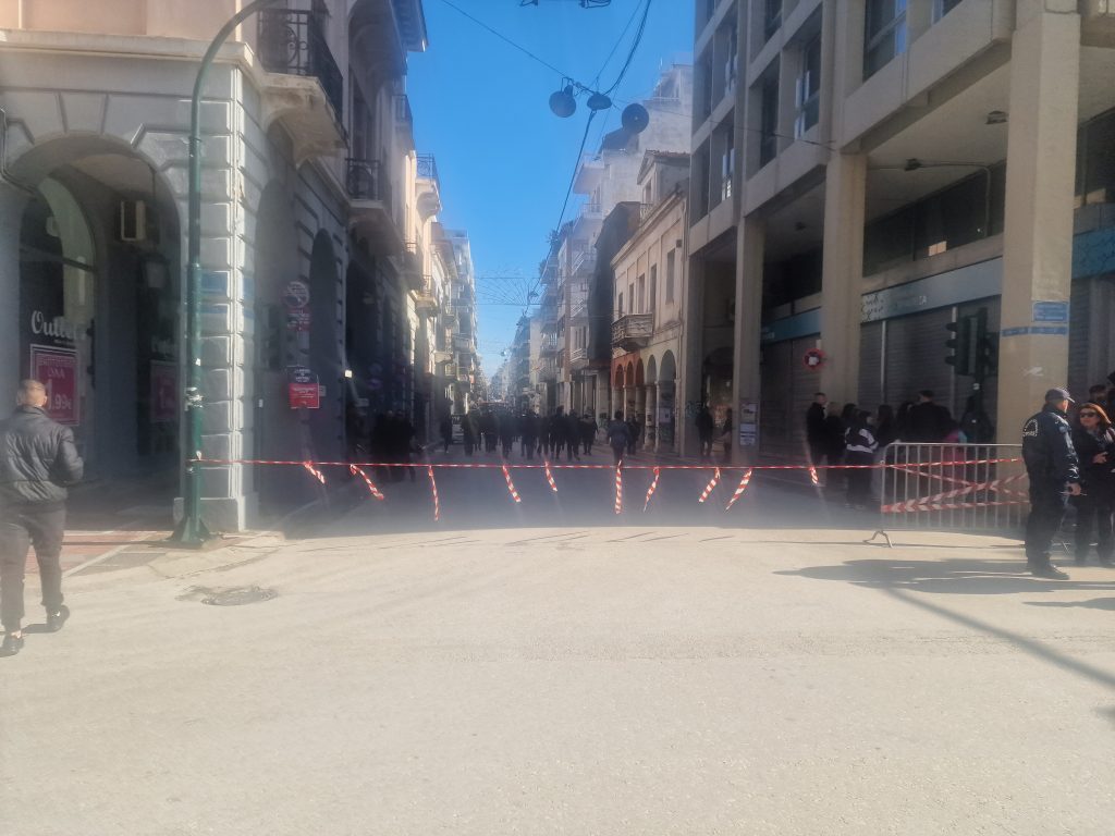 LIVE: Η μεγάλη συγκέντρωση και πορεία στην Πάτρα για το έγκλημα των Τεμπών - ΦΩΤΟ ΚΑΙ ΒΙΝΤΕΟ