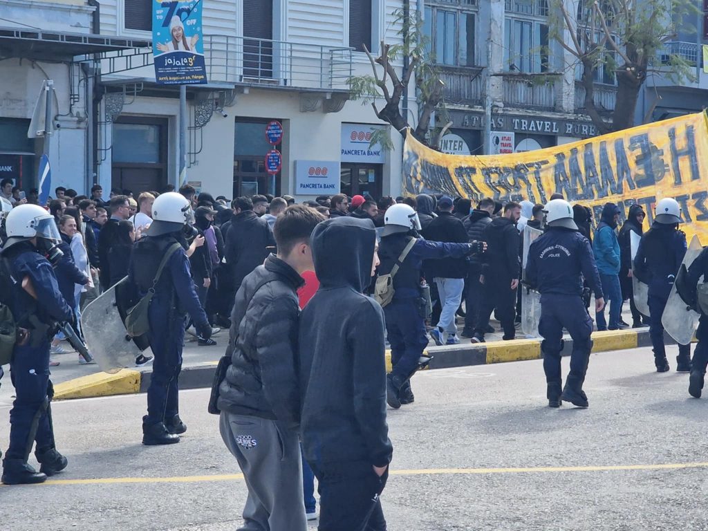 LIVE: Η μεγάλη συγκέντρωση και πορεία στην Πάτρα για το έγκλημα των Τεμπών - ΦΩΤΟ ΚΑΙ ΒΙΝΤΕΟ