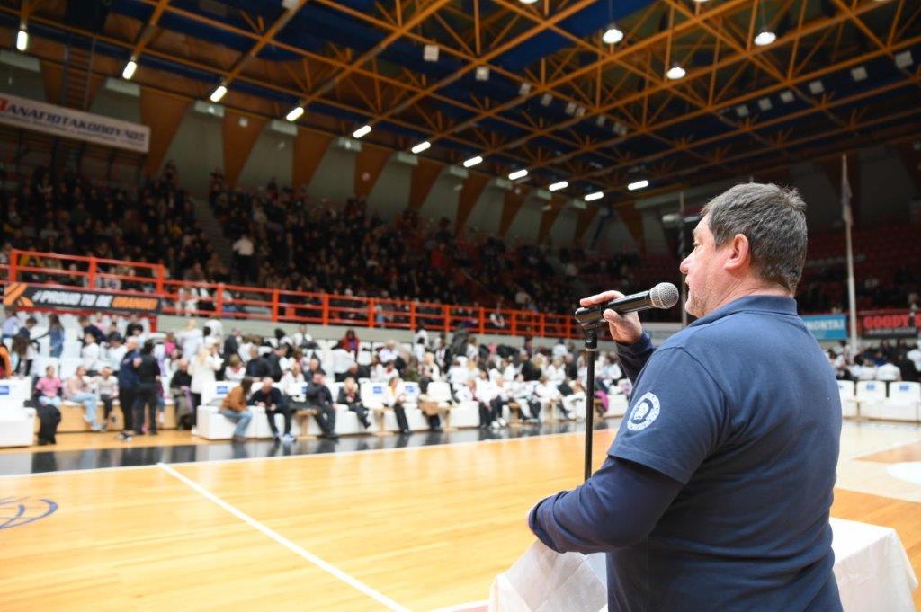 ΠΑΤΡΑ -ΔΕΚΑΔΕΣ ΦΩΤΟ: Χιλιάδες Πατρινοί στην κοπή πίτας του χορευτικού