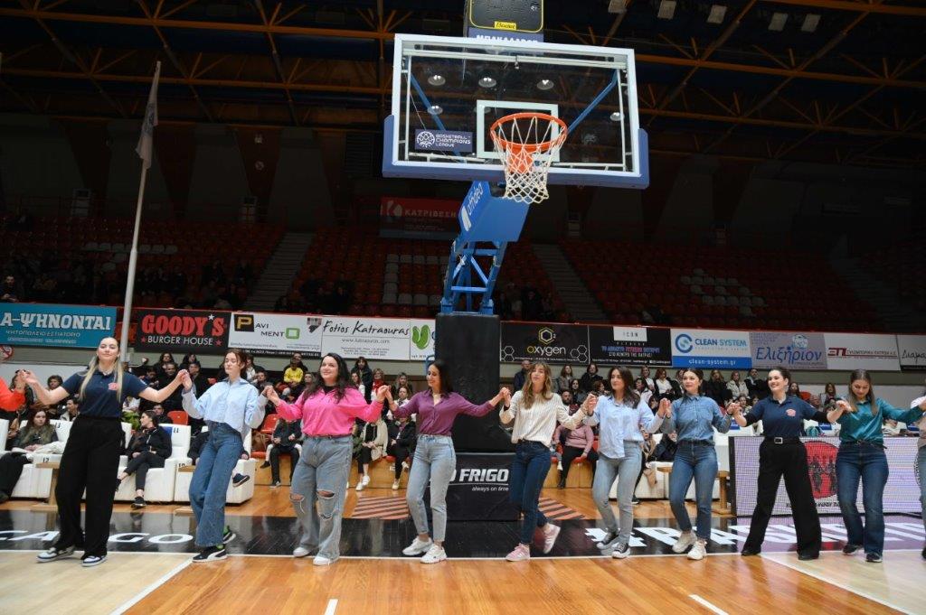 ΠΑΤΡΑ -ΔΕΚΑΔΕΣ ΦΩΤΟ: Χιλιάδες Πατρινοί στην κοπή πίτας του χορευτικού