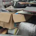 Οδηγός φορτηγού συνελήφθη να πετά ογκώδη απόβλητα σε περιοχή Natura