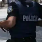 Συνελήφθη αστυνομικός της ΕΛΑΣ στα Οινόφυτα - Εργαζόταν ως σεκιούριτι σε εργοστασιο και είχε μαζί του υπηρεσιακό αυτοκίνητο