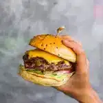 Τα burger των Ελλήνων σεφ που πρέπει να δοκιμάσετε