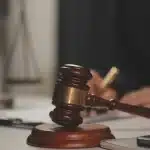 Απείλησε να σκοτώσει τη μητέρα του και καταδικάστηκε - «Εξομολογούμαι σε παπά, δεν έχω προβλήματα θυμού» είπε στο δικαστήριο