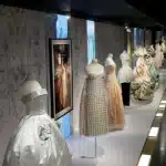 Πώς ο Christian Dior άλλαξε τη μόδα – Η Coco Chanel τον κατηγορούσε ότι έκανε τις γυναίκες… πολυθρόνες