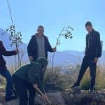 ΠΑΤΡΑ: Δενδροφύτευση από τους μαθητές του Γυμνασίου Σαραβαλίου (ΦΩΤΟ)