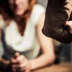 «Πάρε δρόμο, μην σε καθαρίσω» – Άντρας απείλησε να σκοτώσει τη σύζυγο του μπροστά στην κόρη τους στο Βόλο